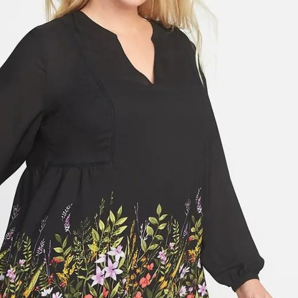 Old Navy Plus-Size Split-Neck Georgette Swing Top - Picture 6 of 6